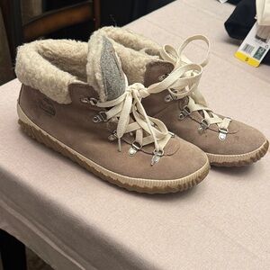 Sorel Women’s Lace-Up Suede Ankle Boots in Taupe with Cream Shearling